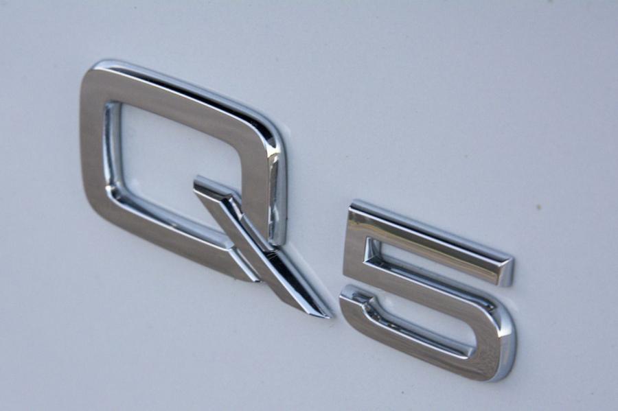 Логотип Audi Q5 TDI Quattro (8R) 2013 года  (NA) (фото 4 из 33)